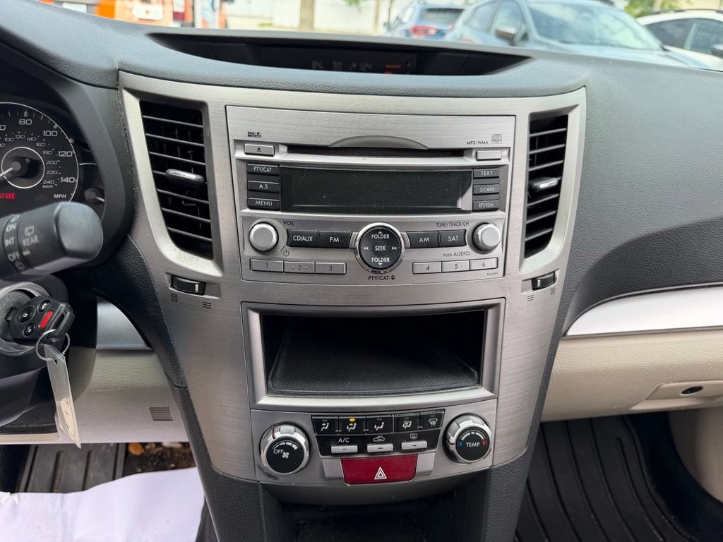 Used 2011 Subaru Outback 2.5i AWD/4WD image 27