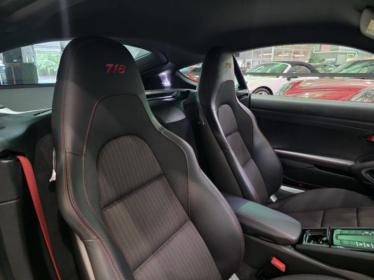 Used 2023 Porsche 718 Cayman w/ Premium Package RWD image 33