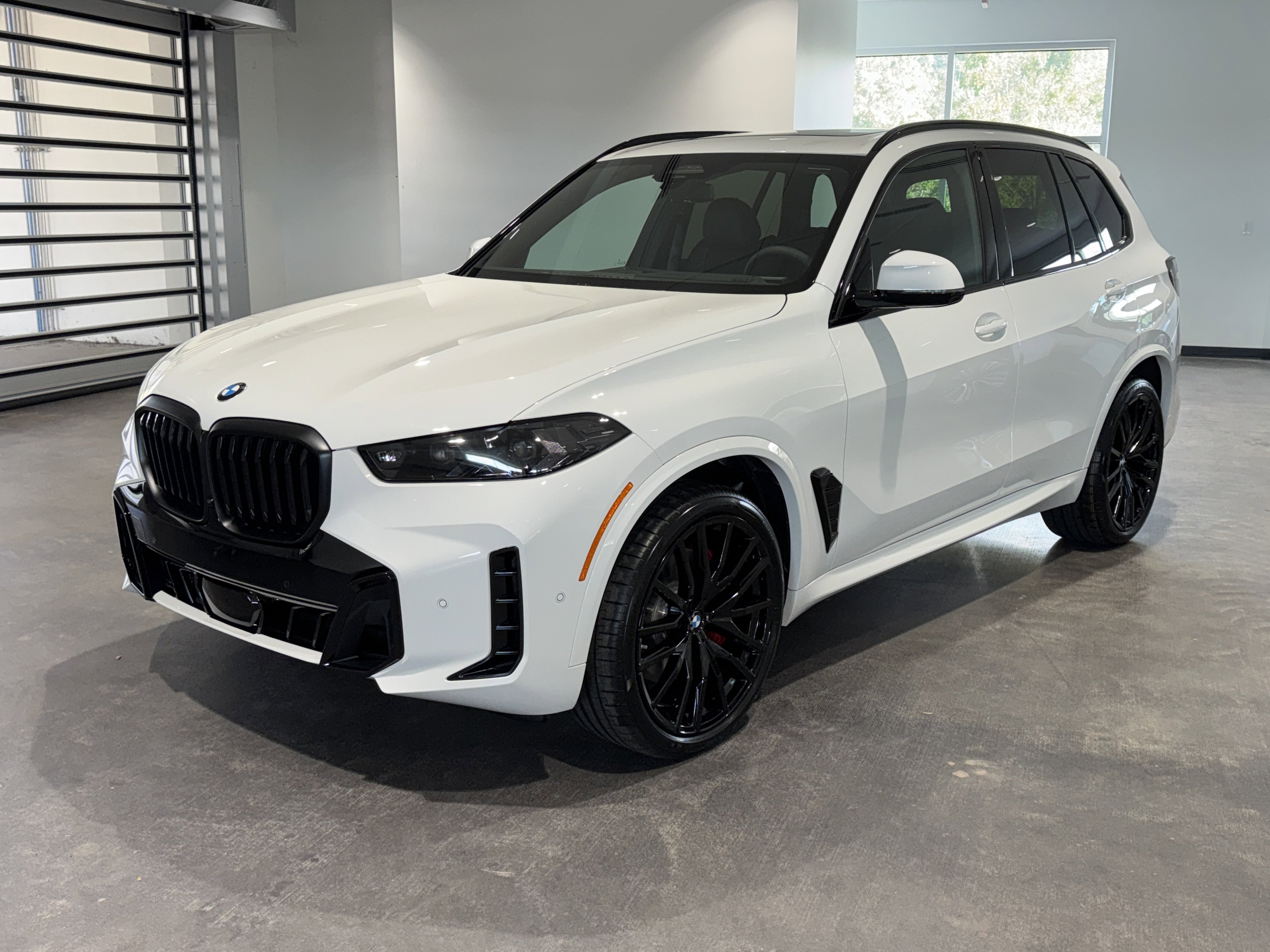 New 2026 BMW X5 xDrive40i w/ M Sport Package image 3
