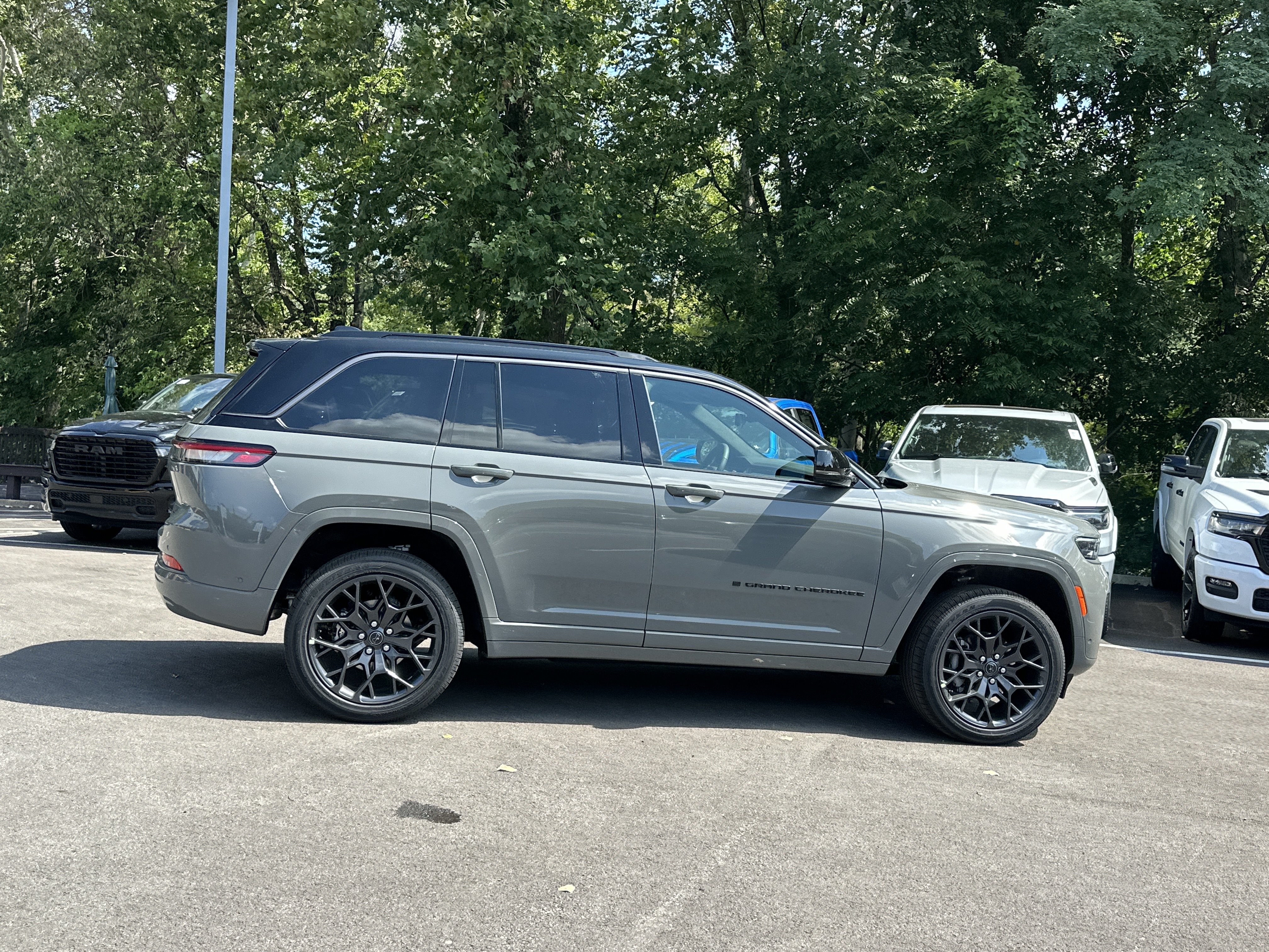 New 2027 Jeep Grand Cherokee Summit AWD/4WD image 19