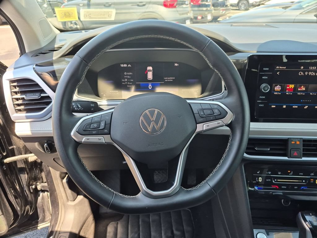 Used 2025 Volkswagen Taos SE AWD/4WD image 22