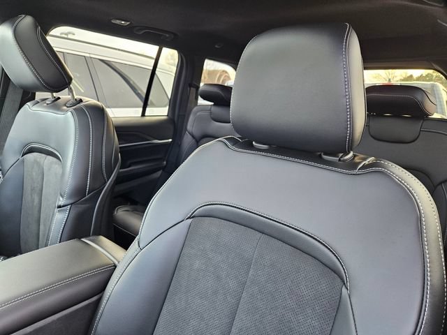 New 2026 Jeep Grand Cherokee Altitude RWD image 10