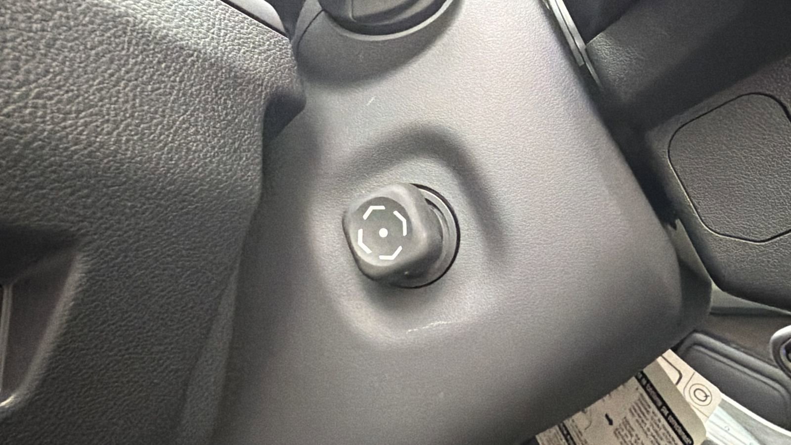 Used 2025 Lexus GX 550 w/ Accessory Package (2T) image 30