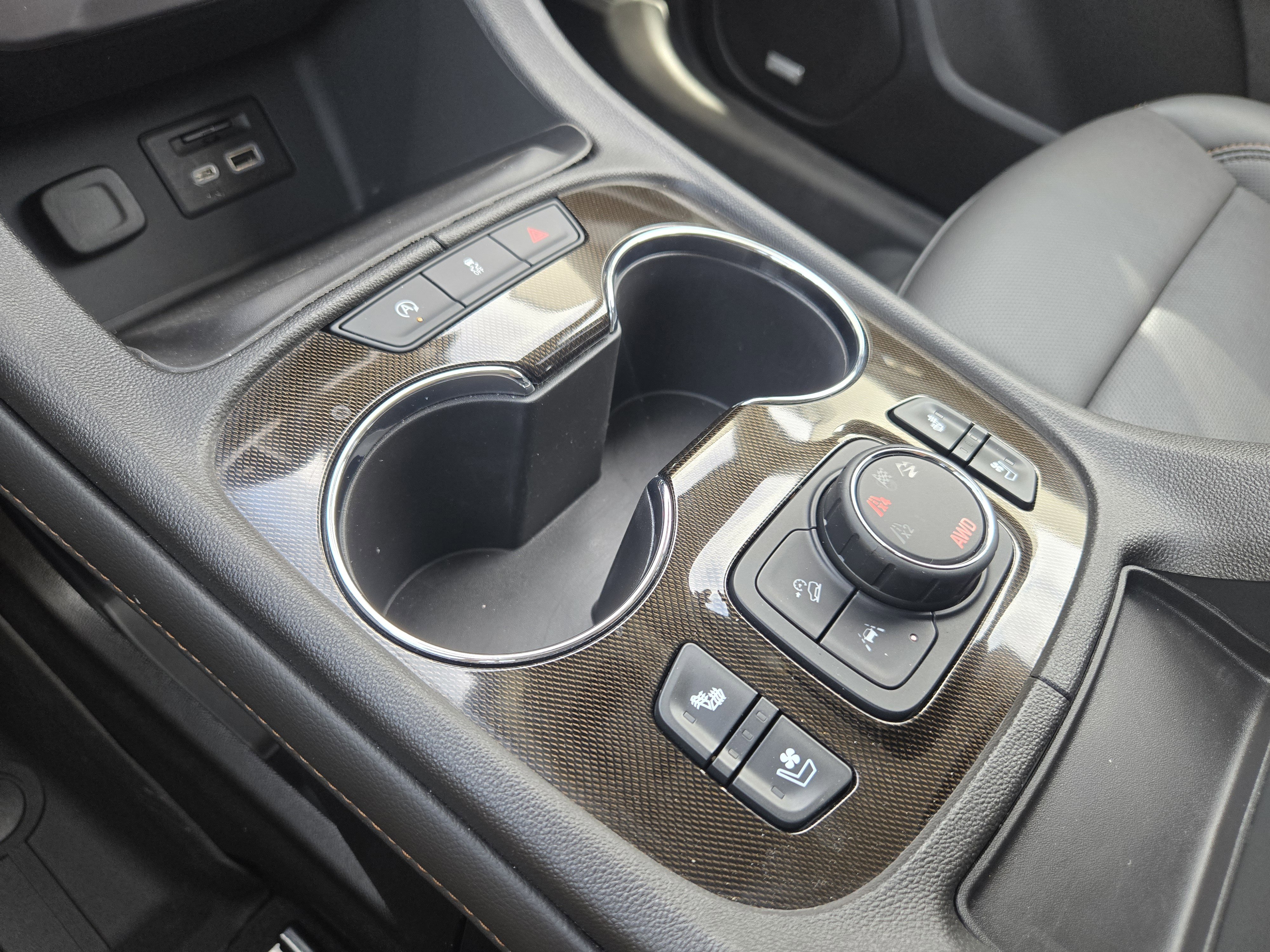 Used 2023 GMC Acadia AT4 w/ Preferred Package image 23