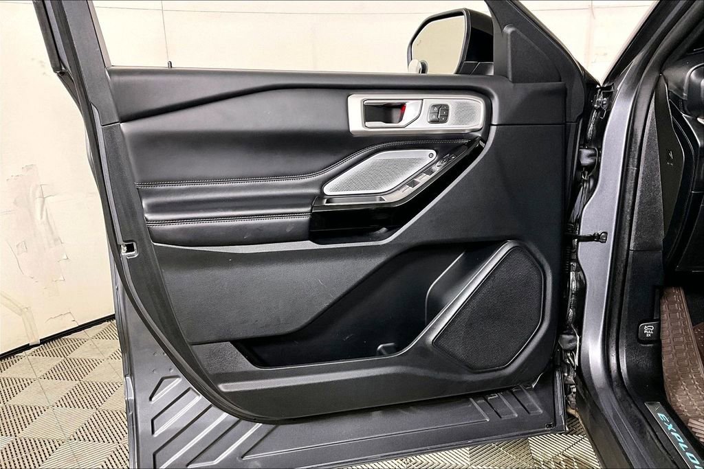 Used 2021 Ford Explorer Platinum w/ Equipment Group 601A image 23