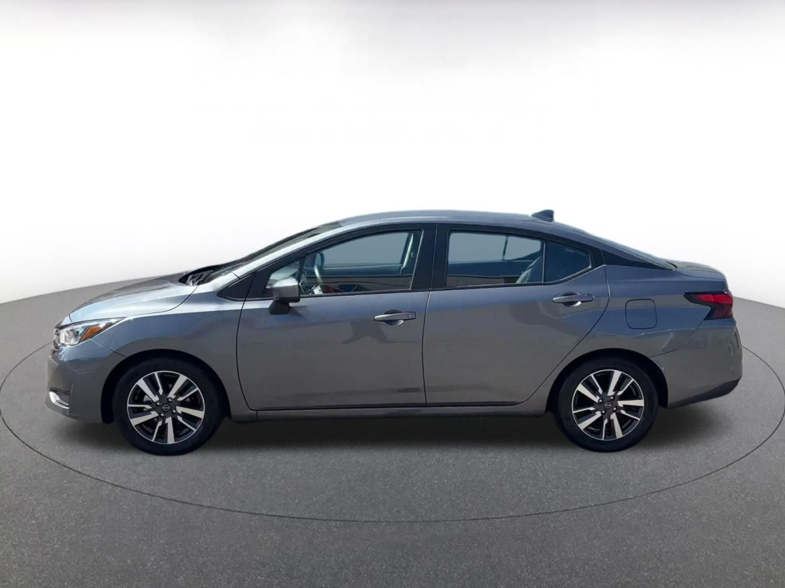 Used 2025 Nissan Versa SV FWD image 9