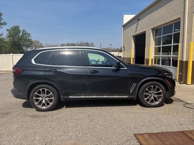 Used 2023 BMW X5 xDrive40i w/ Premium Package image 2