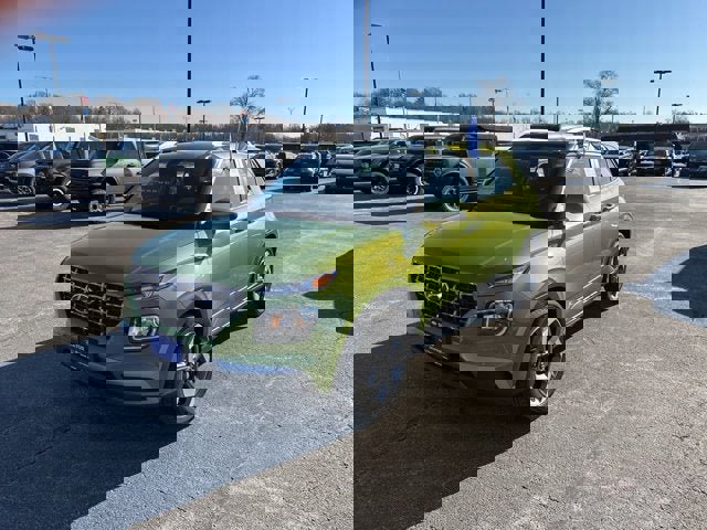 Used 2024 Hyundai Venue SEL image 3