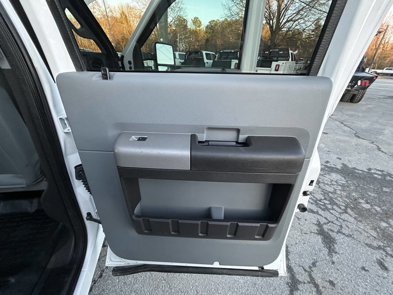 Used 2014 Ford F550 4x4 Crew Cab Super Duty image 23