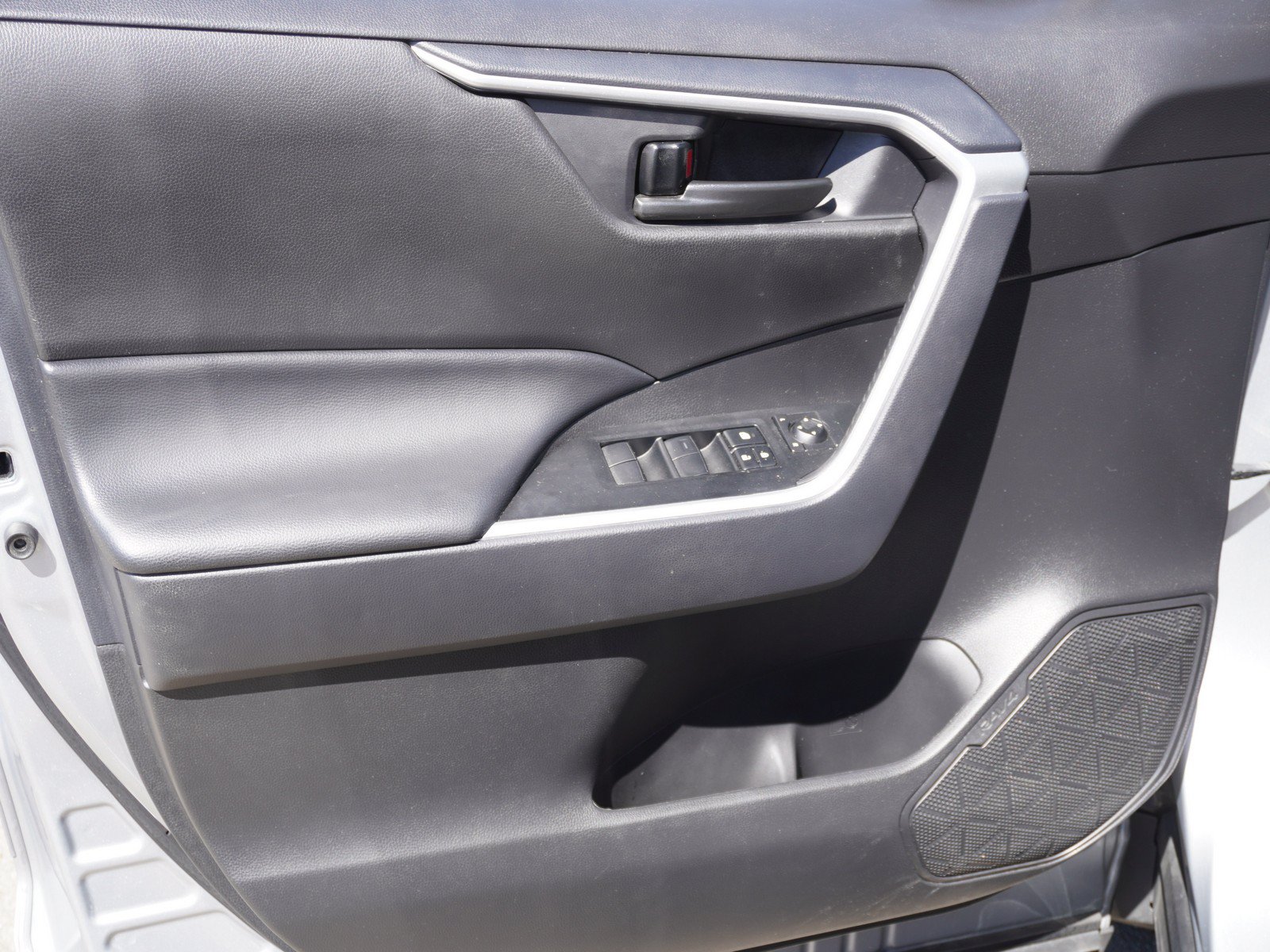 Used 2024 Toyota RAV4 LE AWD/4WD image 18