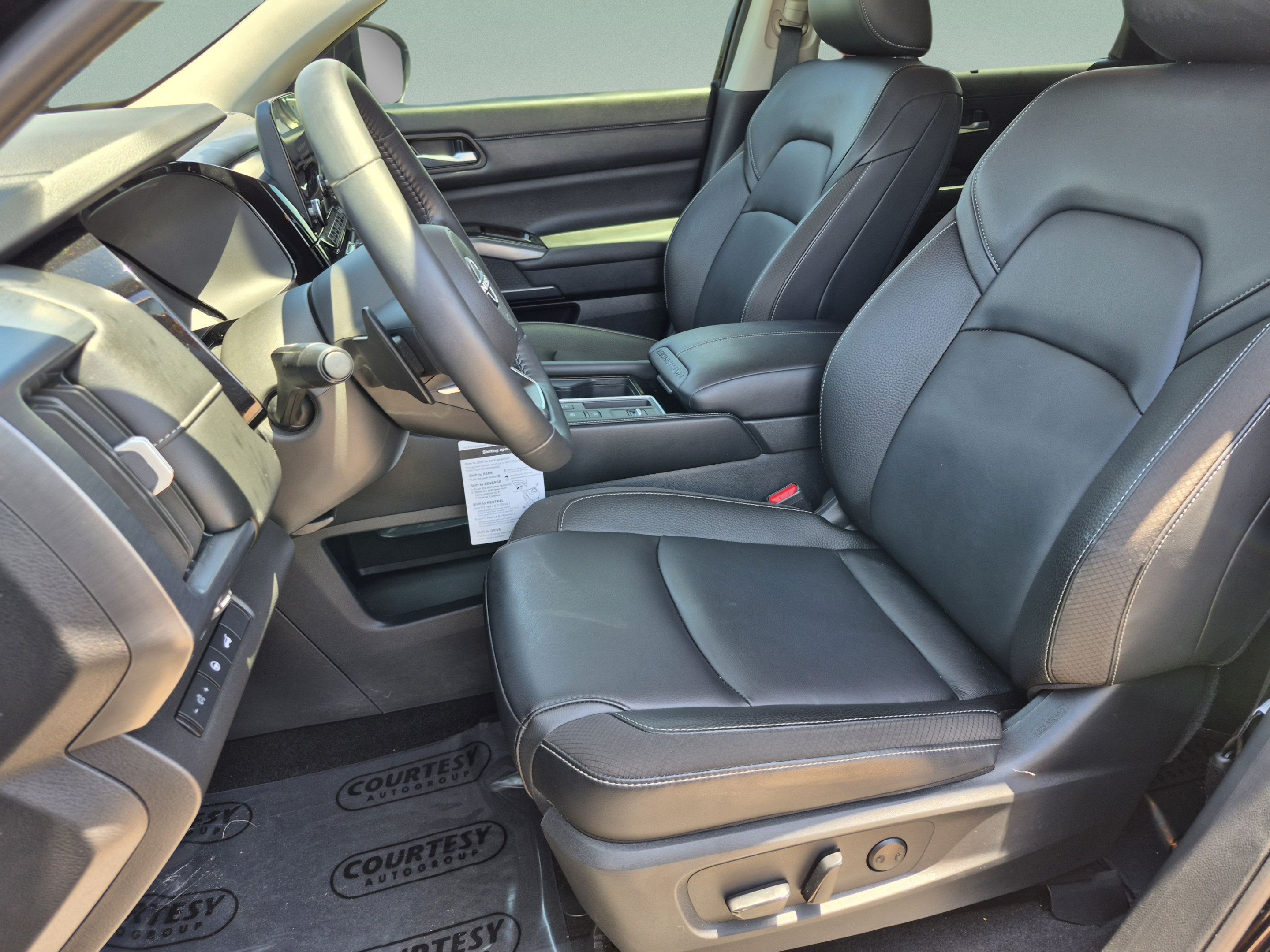Certified 2025 Nissan Pathfinder SL FWD image 22