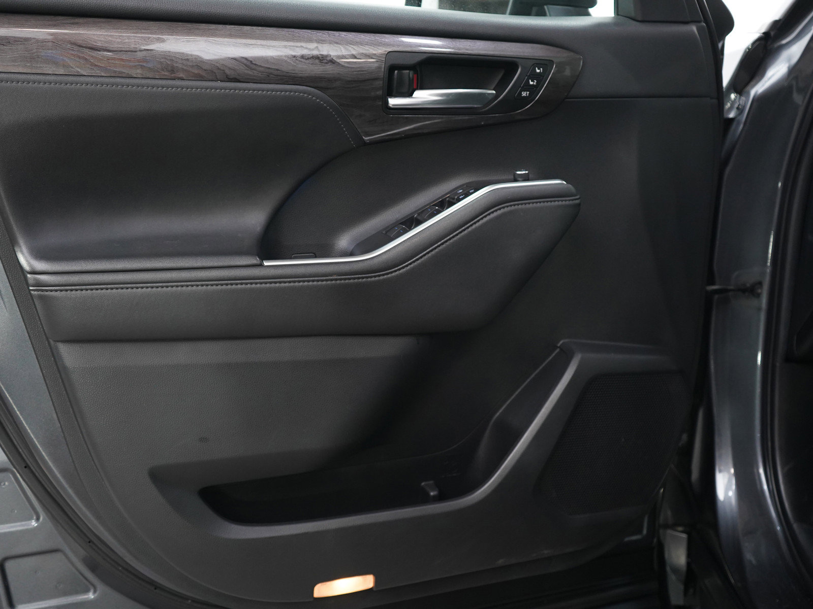 Used 2020 Toyota Highlander Platinum image 21