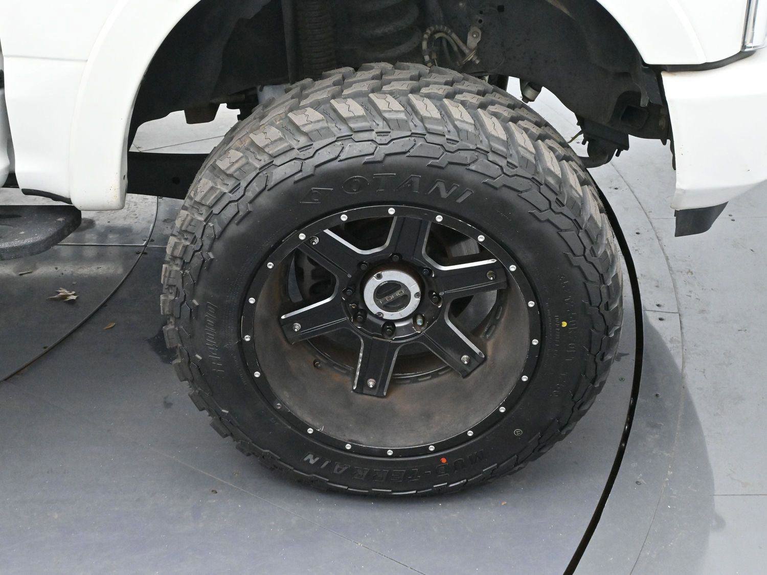 Used 2021 Ford F350 Platinum w/ Tremor Off-Road Package image 41