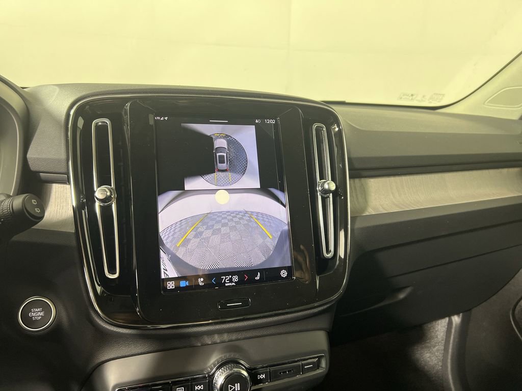 Certified 2025 Volvo XC40 B5 Plus w/ Protection Package Premier image 26