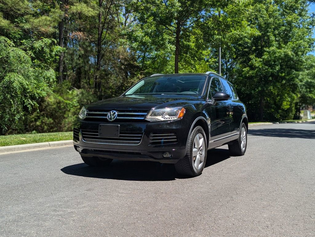 Used 2014 Volkswagen Touareg TDI AWD/4WD image 2