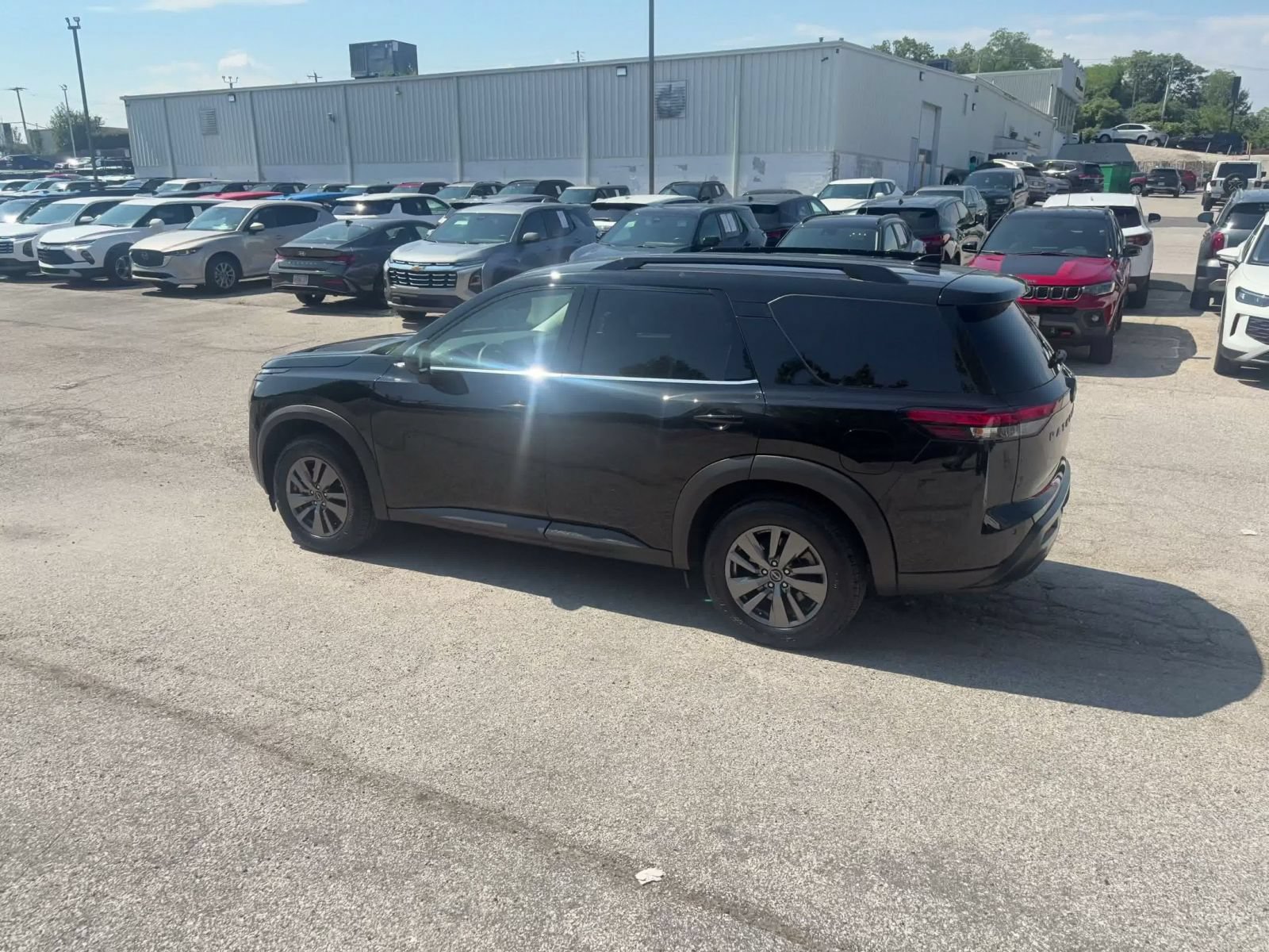Used 2026 Nissan Pathfinder SV FWD image 9