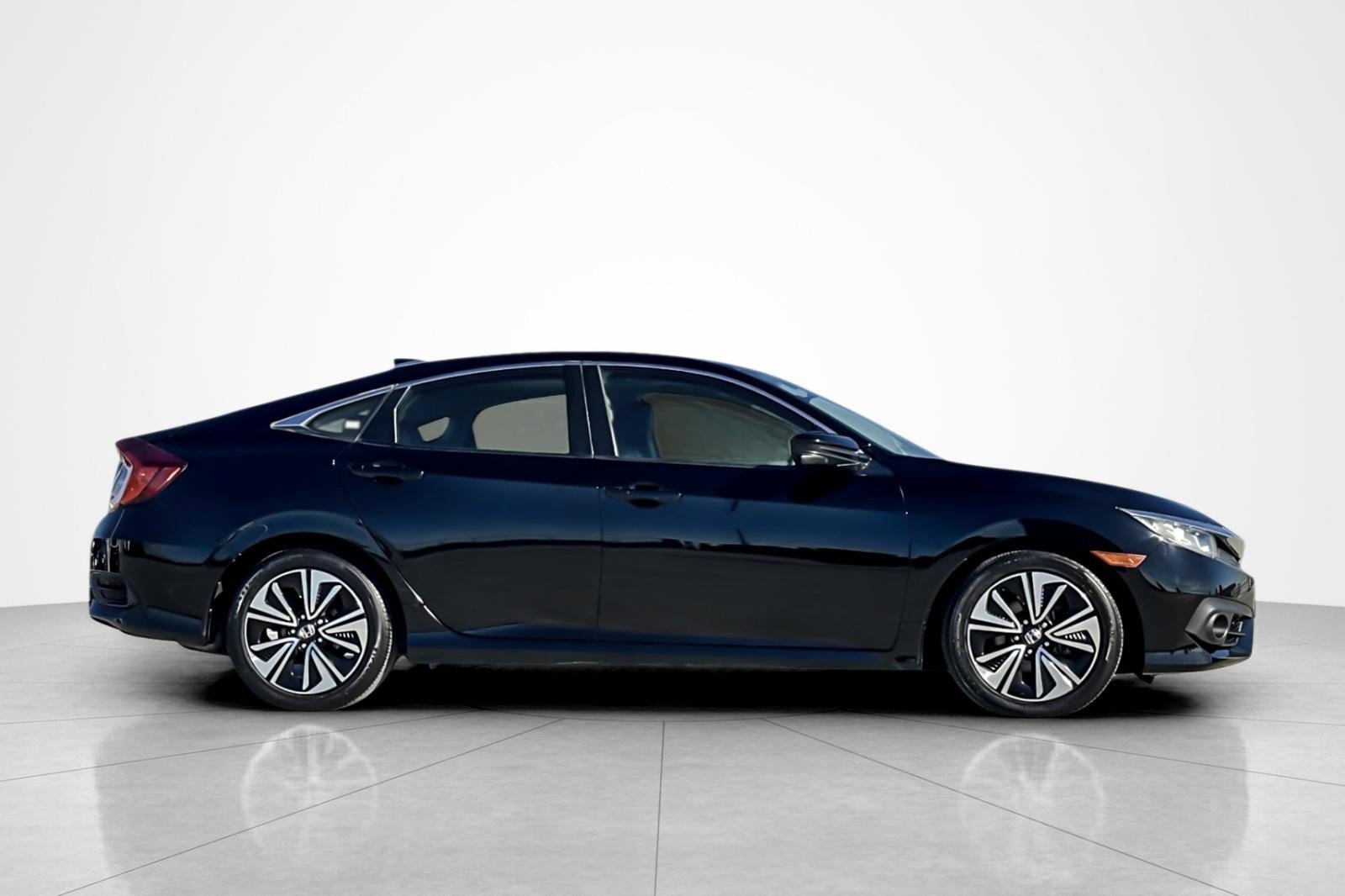 Used 2017 Honda Civic EX-L image 6