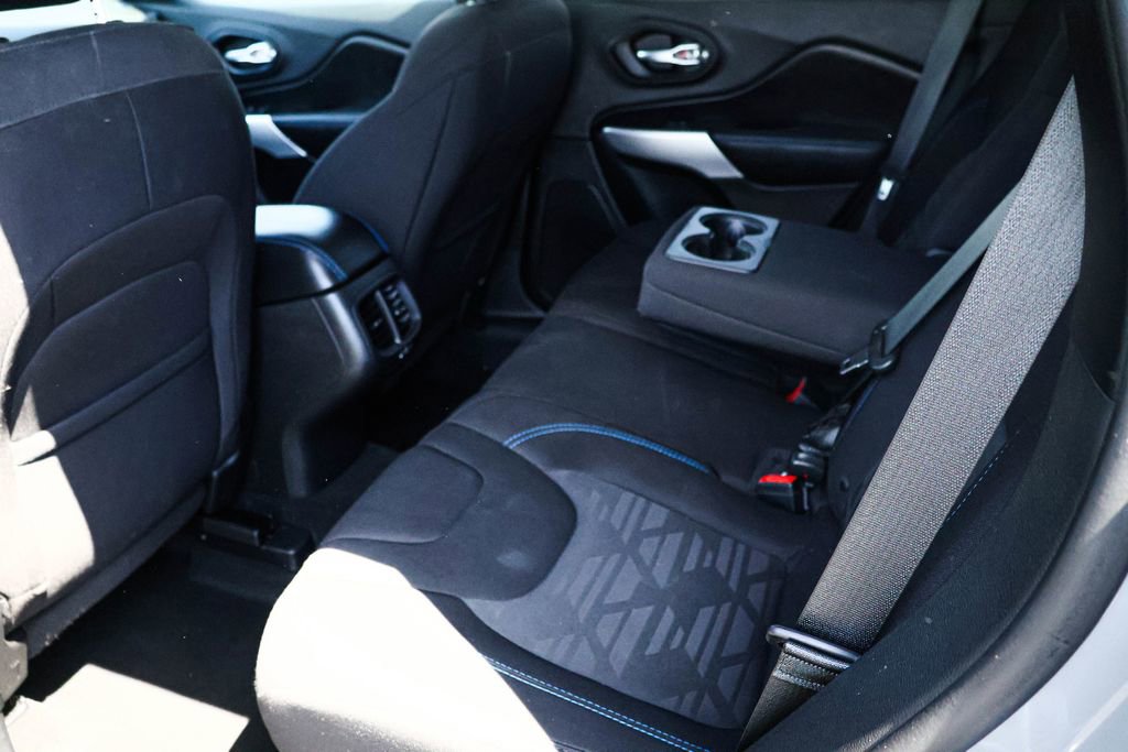 Used 2019 Jeep Cherokee Latitude AWD/4WD image 27