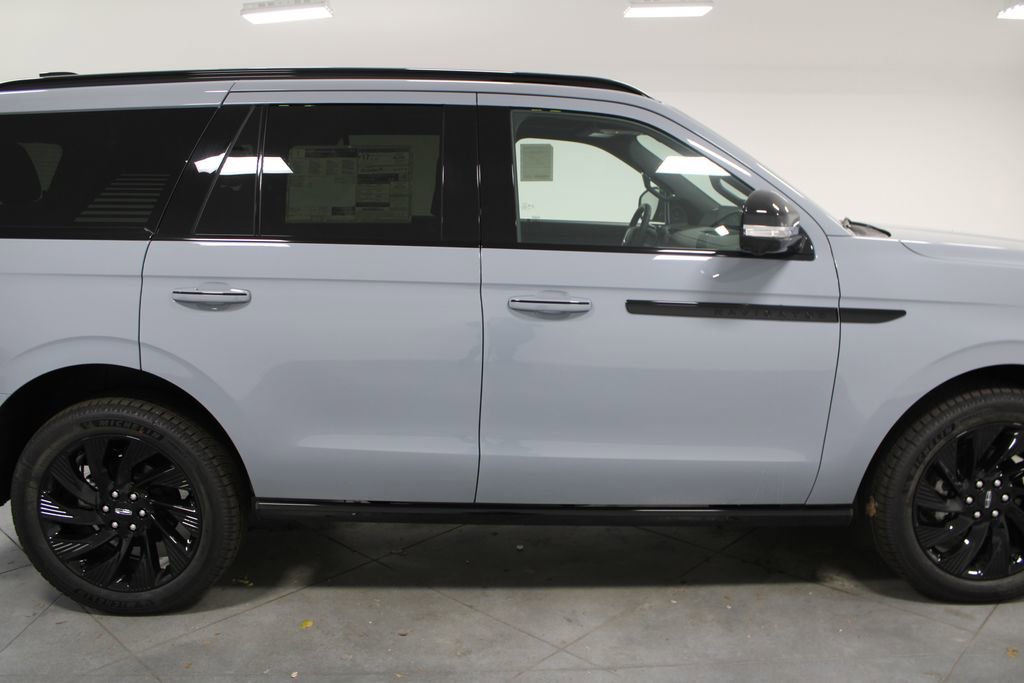 New 2025 Lincoln Navigator Reserve w/ Jet Appearance Package image 10