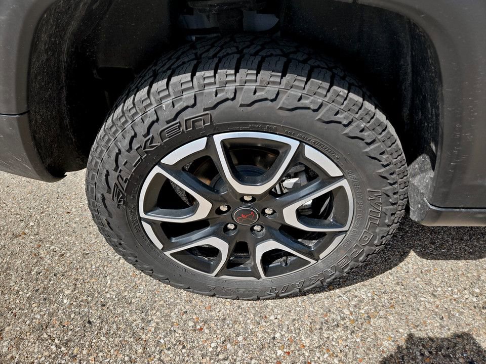 Used 2025 Jeep Compass Trailhawk AWD/4WD image 37