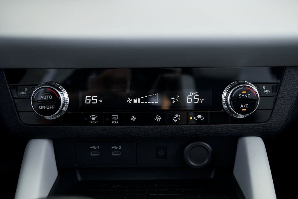 Used 2025 Mitsubishi Outlander SE FWD image 48