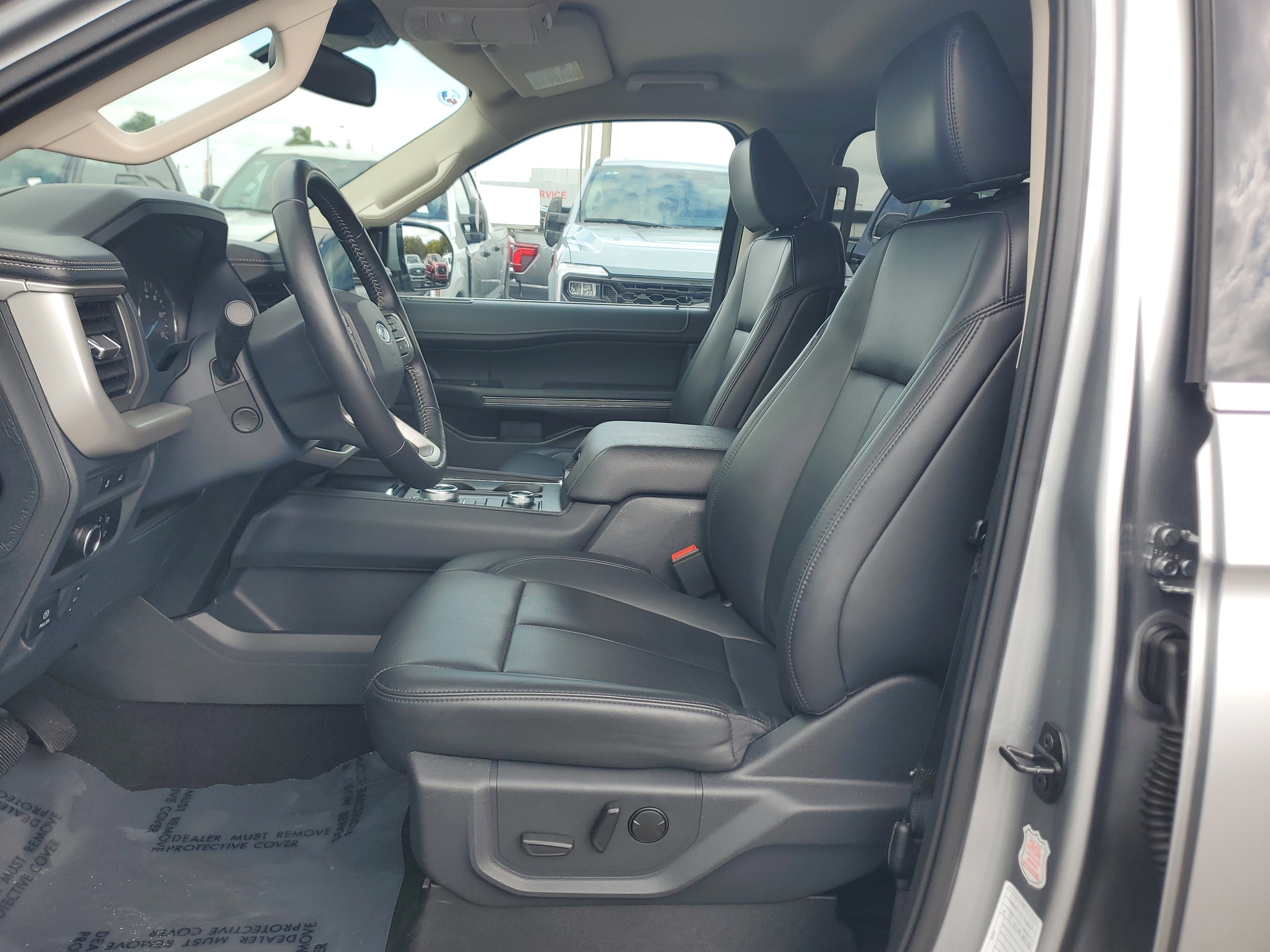 Used 2024 Ford Expedition Max XLT image 12