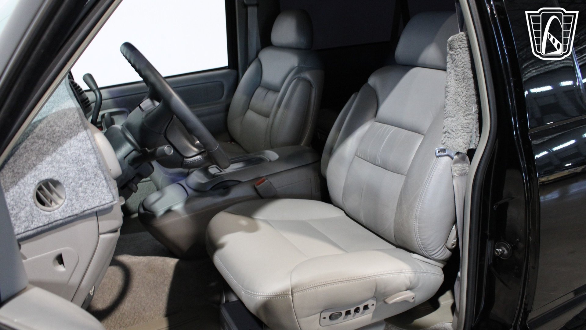 Used 1996 Chevrolet Tahoe 4WD 2-Door image 38