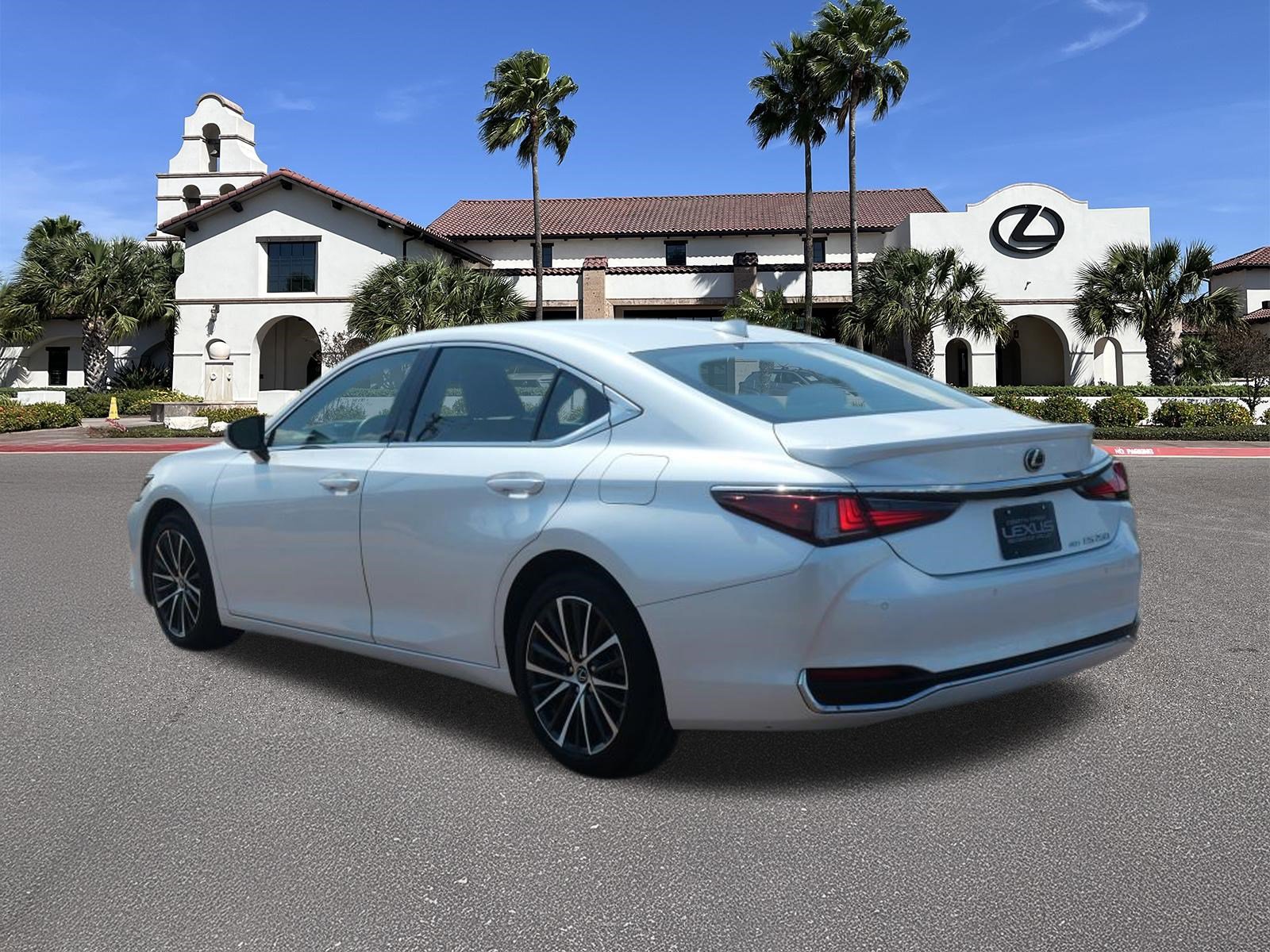 Certified 2023 Lexus ES 250 w/ Premium Package image 4