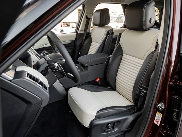 New 2026 Land Rover Discovery Limited Edition AWD/4WD image 12