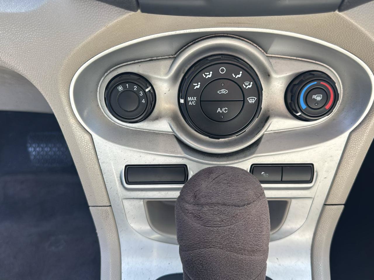 Used 2015 Ford Fiesta SE FWD image 11