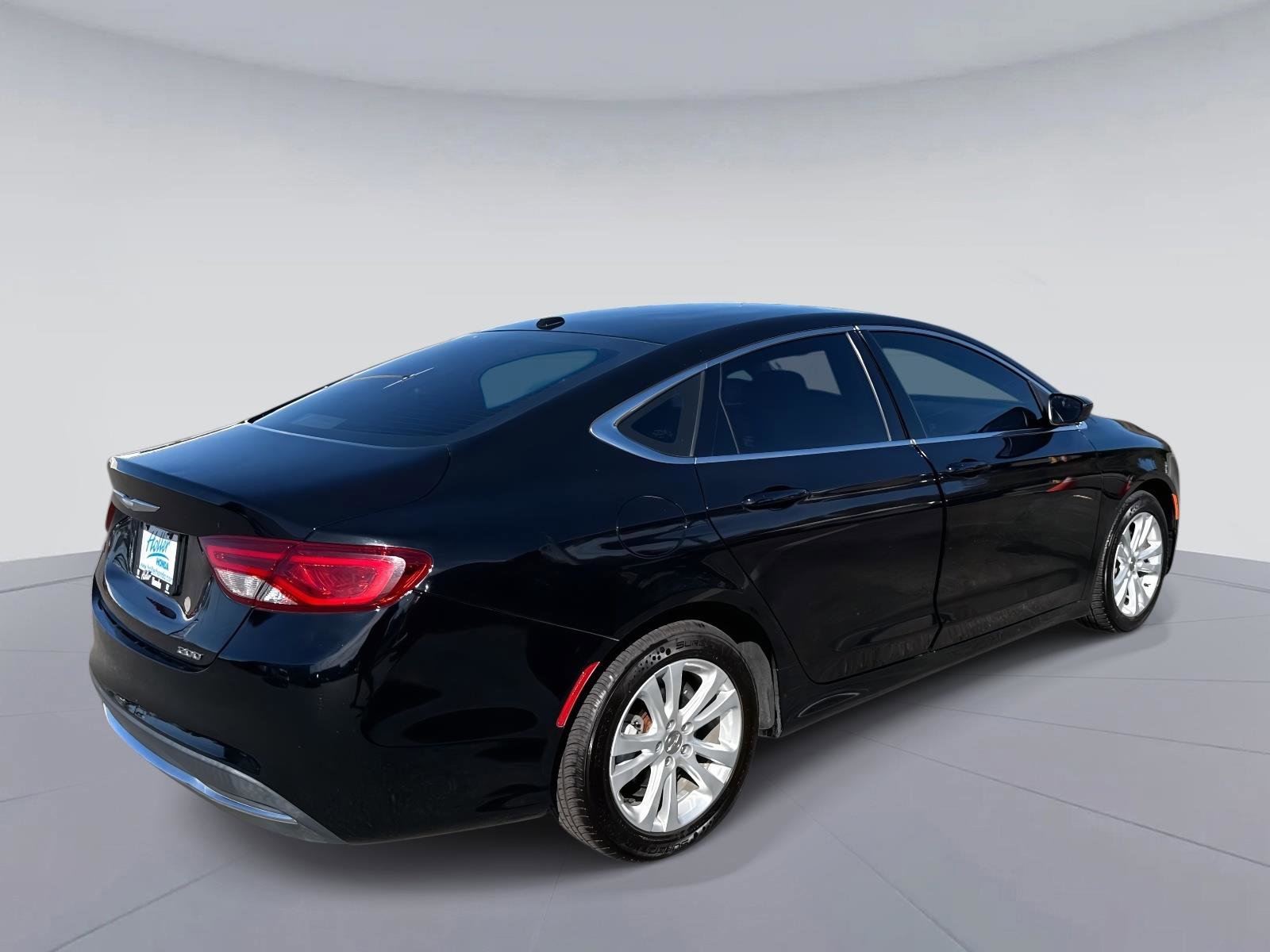 Used 2015 Chrysler 200 Limited w/ Convenience Group image 4