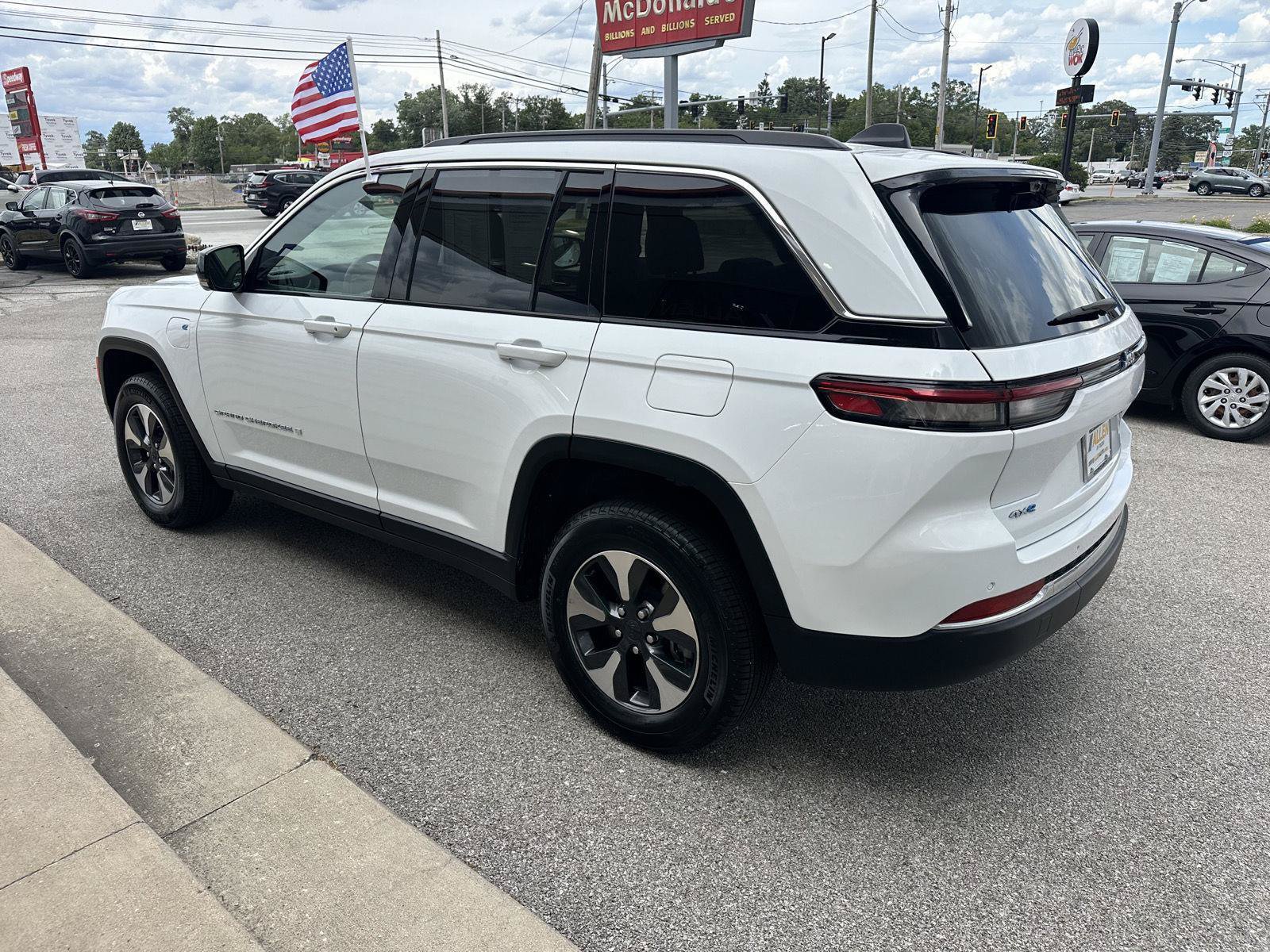 Used 2025 Jeep Grand Cherokee Limited 4xe w/ Luxury Tech Group II AWD/4WD image 8