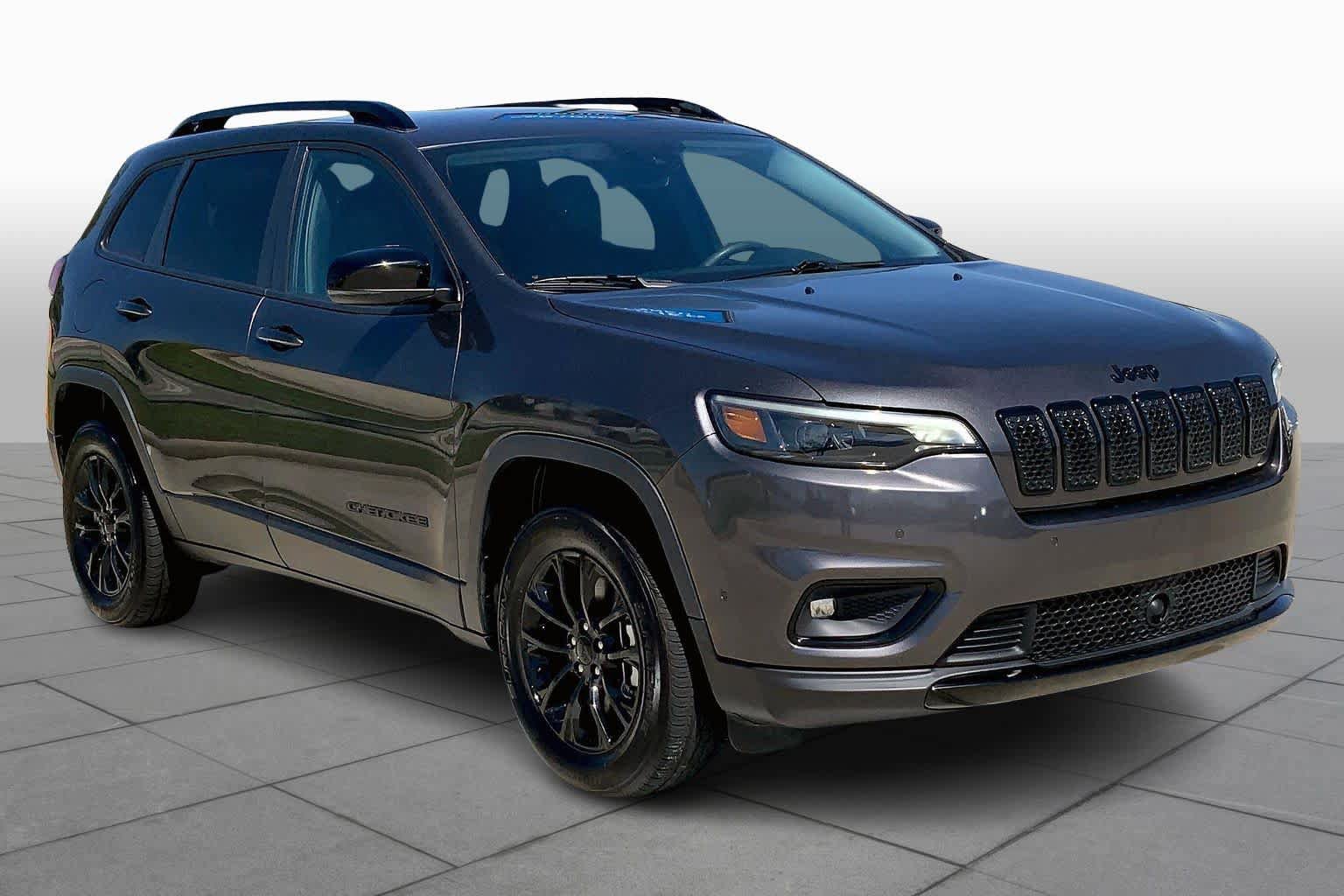 Used 2023 Jeep Cherokee Altitude Lux AWD/4WD image 3