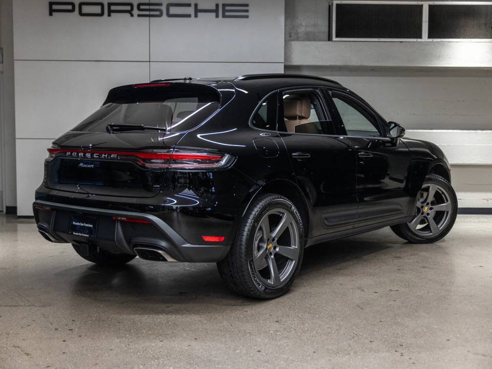 Certified 2026 Porsche Macan AWD/4WD image 8