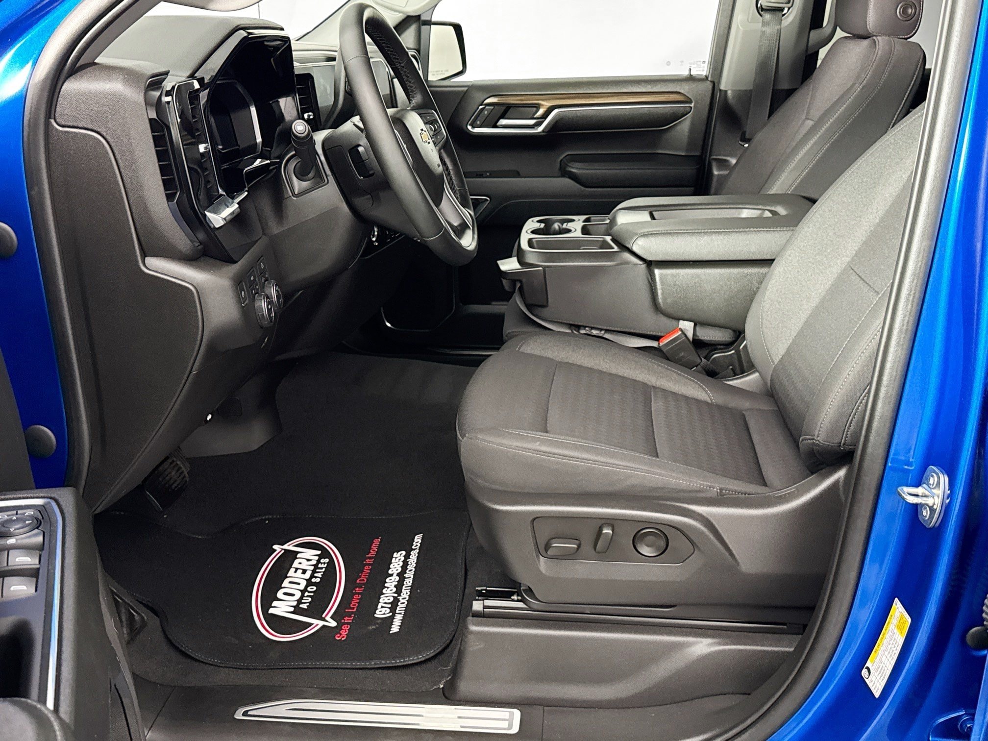 Used 2023 Chevrolet Silverado 1500 LT AWD/4WD image 20