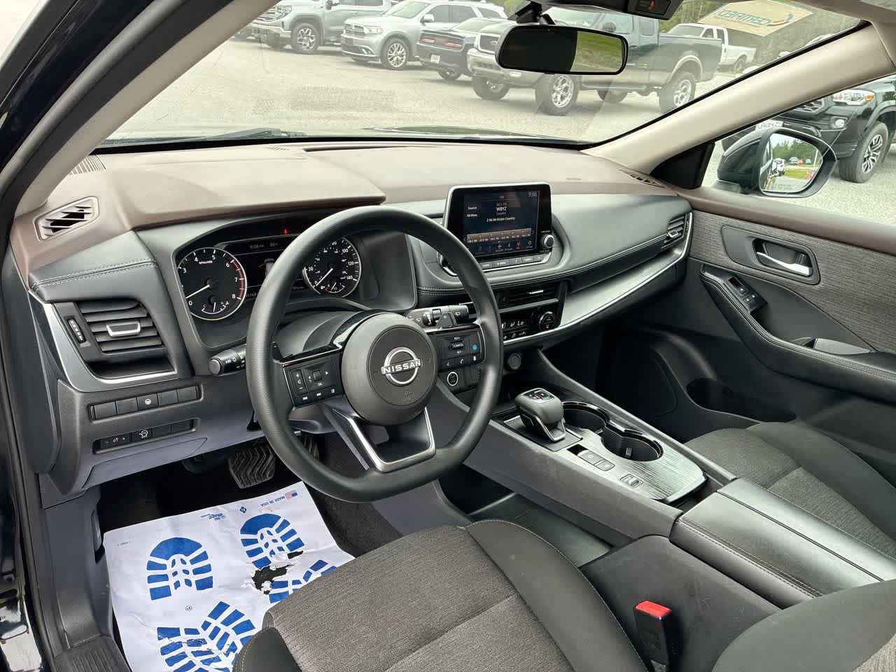 Used 2023 Nissan Rogue SV FWD image 10