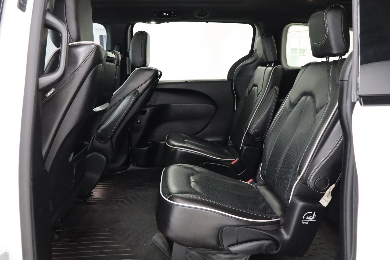 Used 2019 Chrysler Pacifica Limited w/ Advanced Safetytec Group FWD image 15