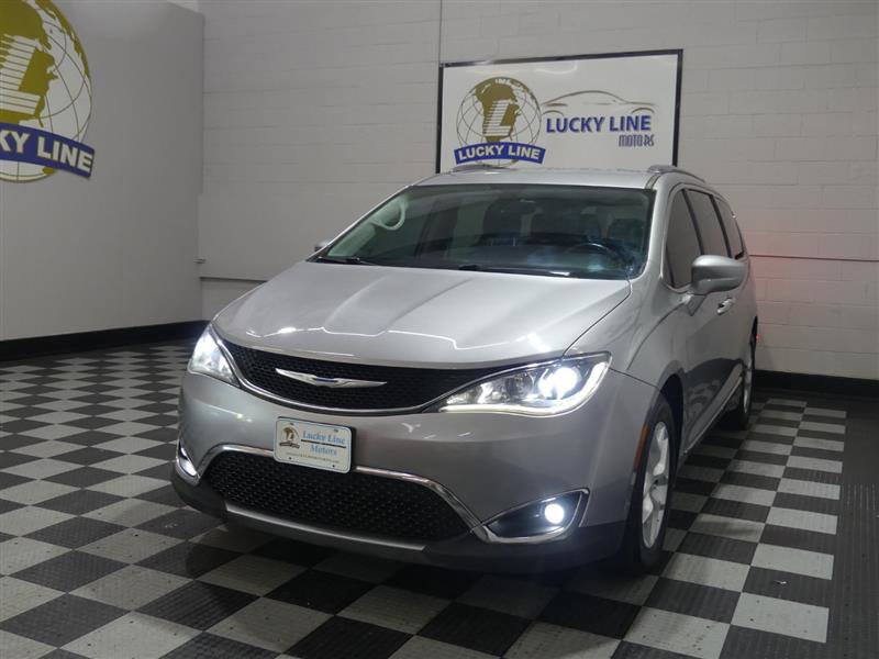 Used 2017 Chrysler Pacifica Touring-L Plus image 4