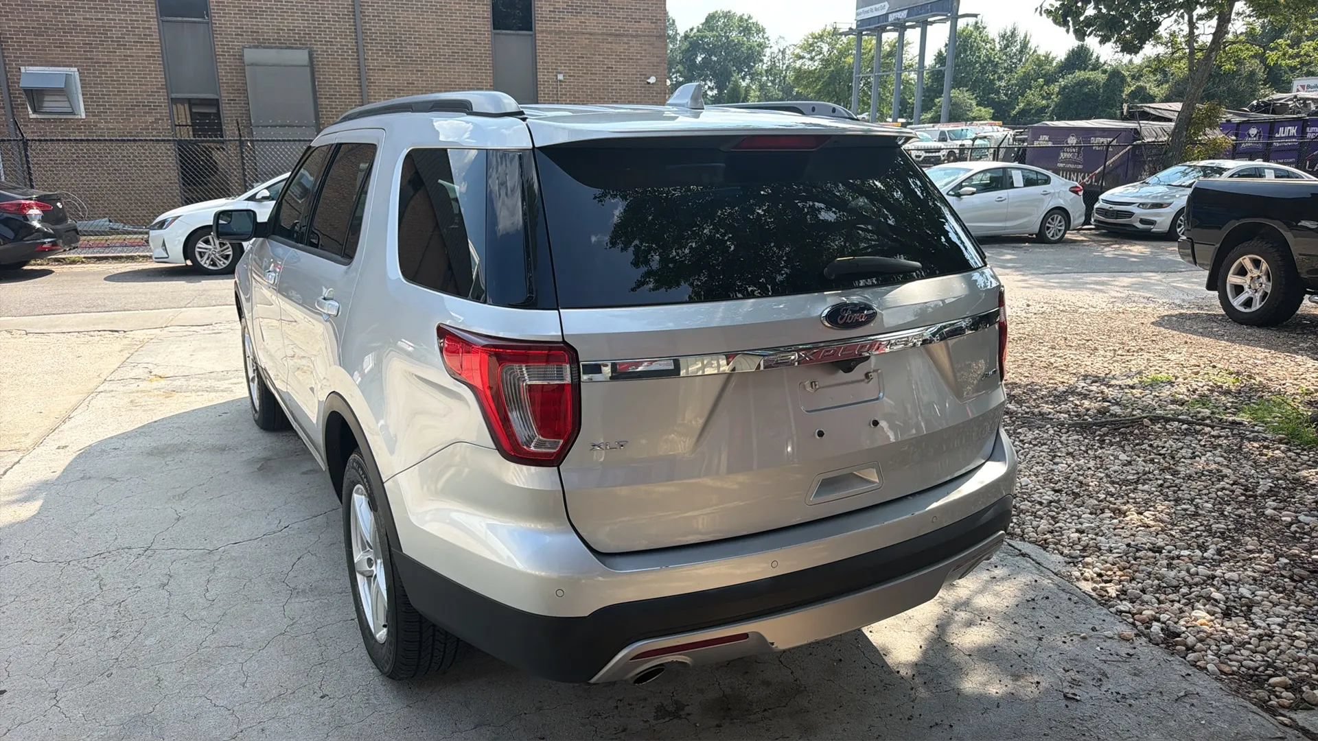 Used 2016 Ford Explorer XLT AWD/4WD image 3