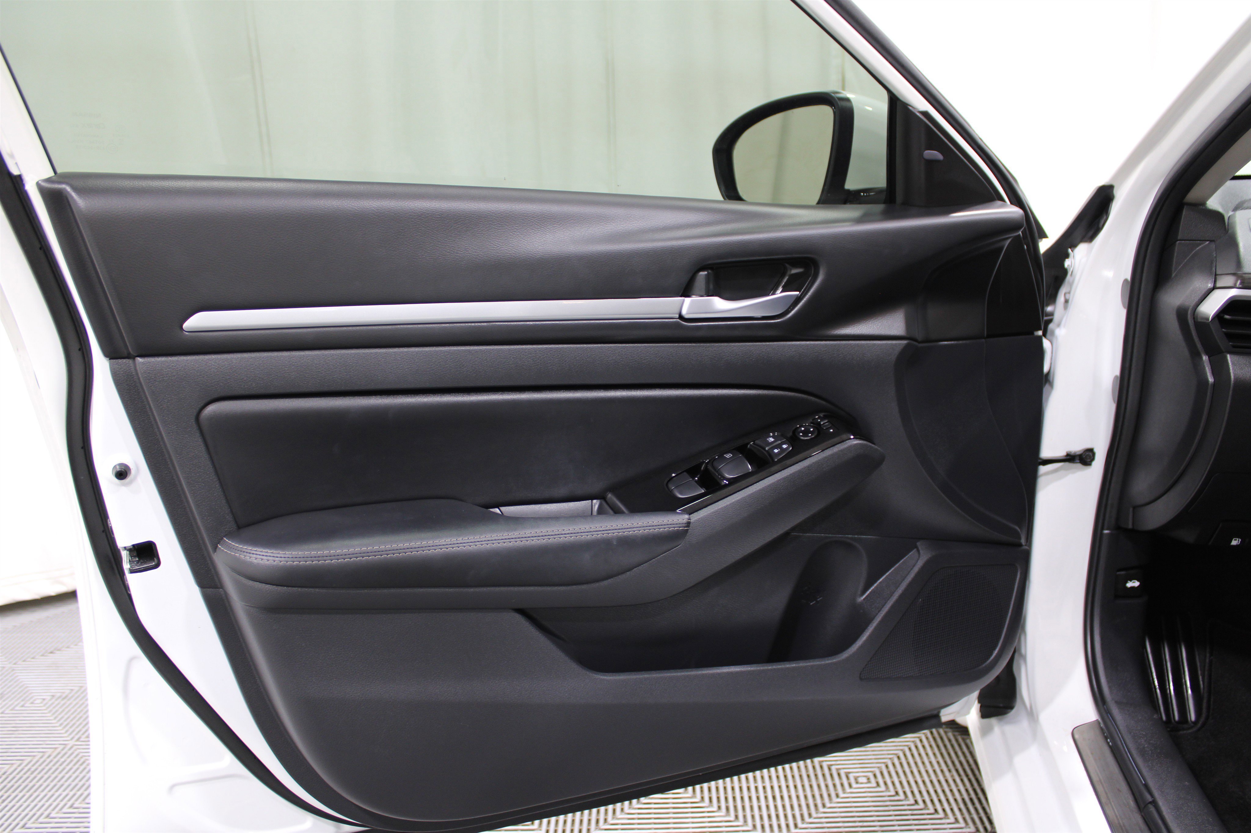 Used 2025 Nissan Altima 2.5 SL image 6