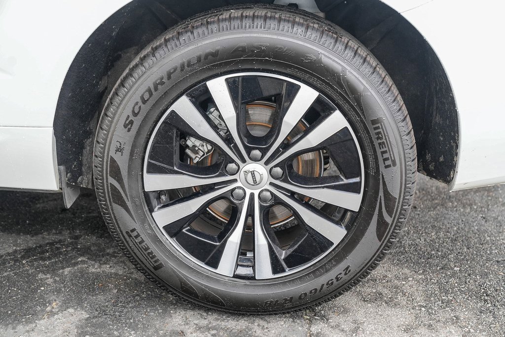 Used 2023 Volvo XC60 B5 Core image 10