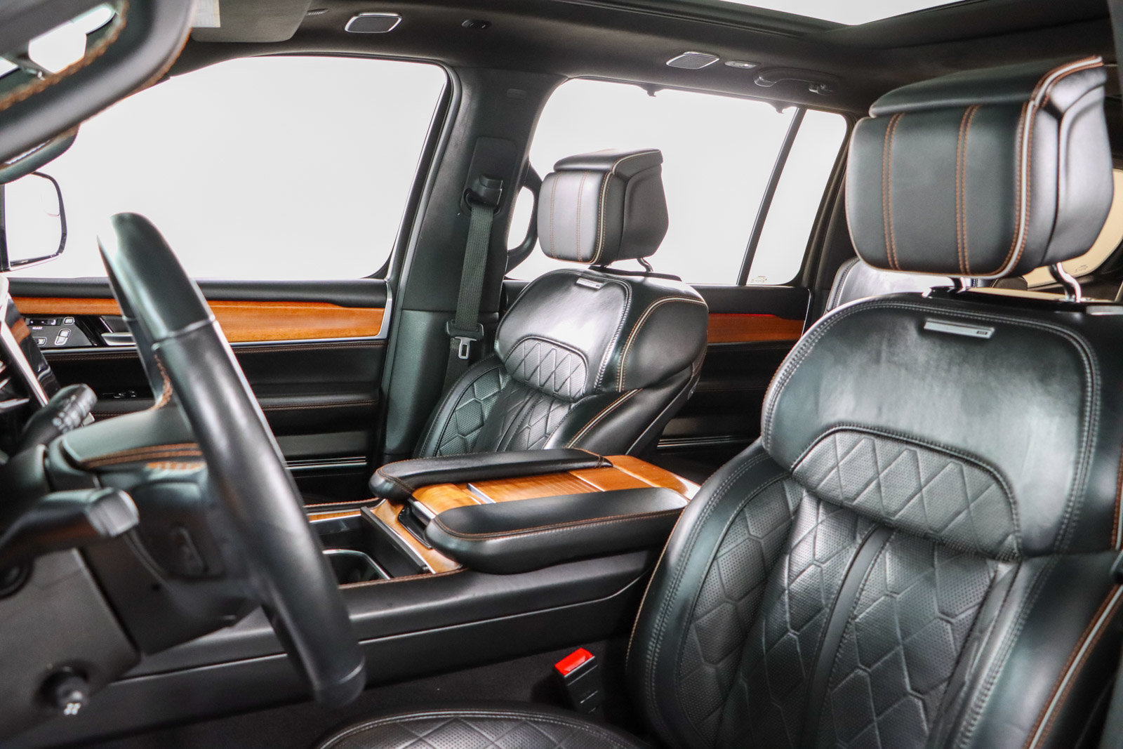 Used 2022 Jeep Grand Wagoneer Series III AWD/4WD image 26