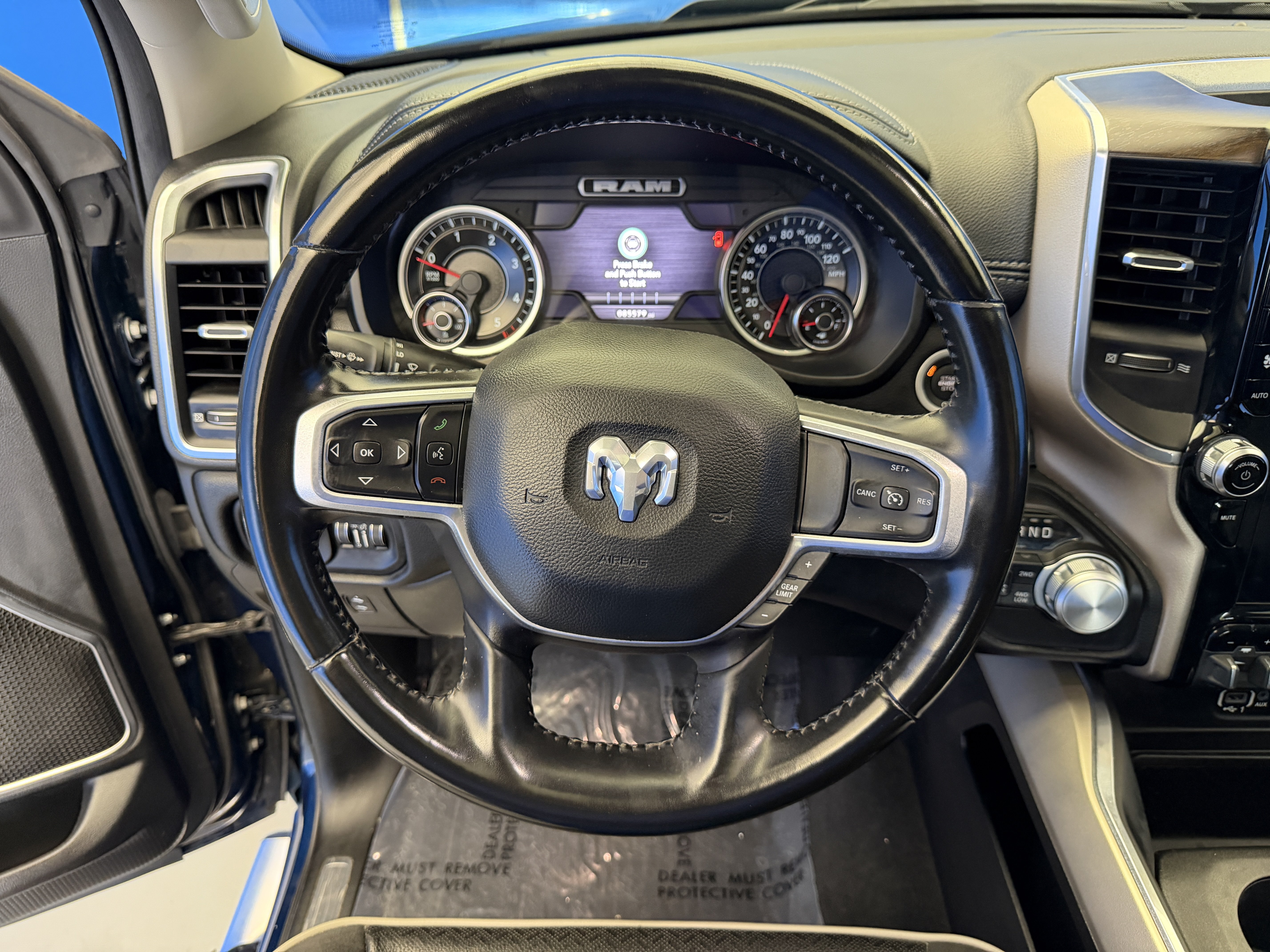 Used 2022 RAM 1500 Laramie AWD/4WD image 16