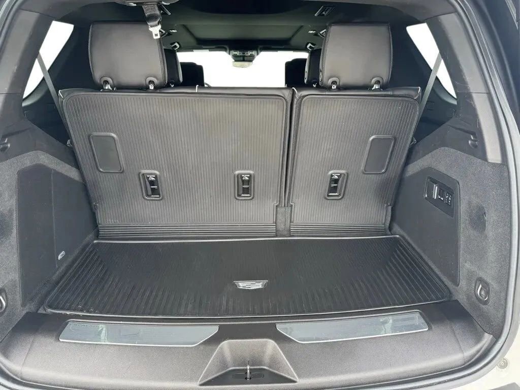 Used 2021 Cadillac Escalade Premium Luxury w/ Driver Assist Tech Package image 34