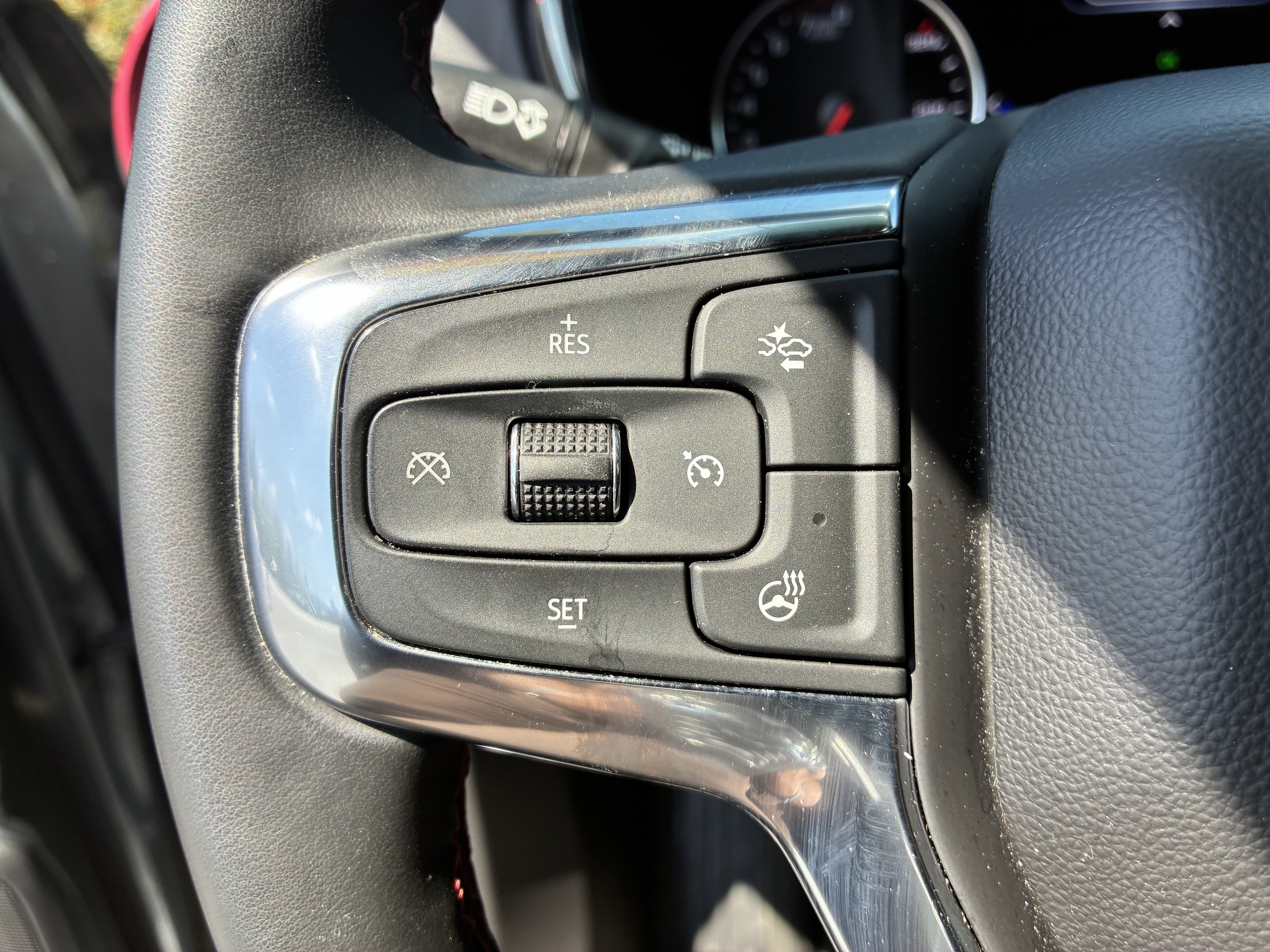 Used 2025 Chevrolet Blazer RS FWD image 30