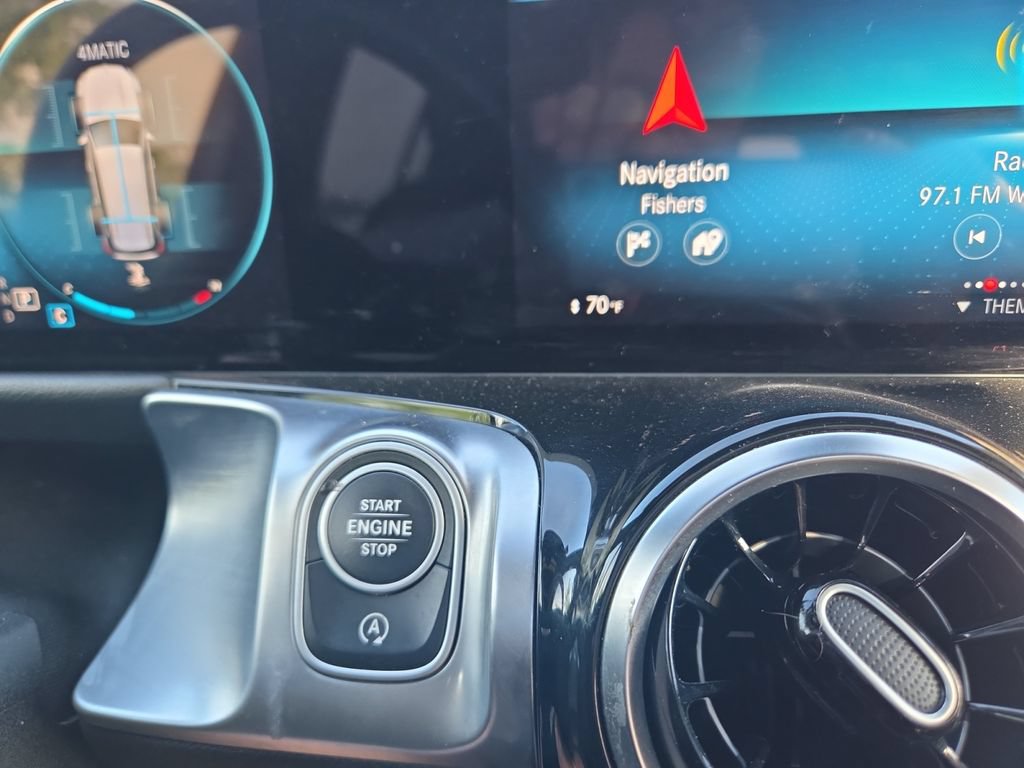 Used 2023 Mercedes-Benz GLB 250 4MATIC w/ Premium Package image 26