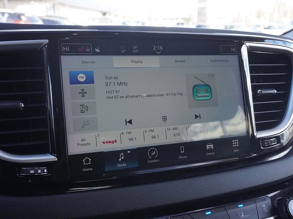 Used 2023 Chrysler Pacifica Touring-L image 42