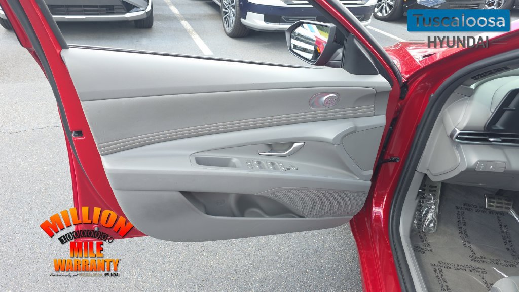 Used 2025 Hyundai Elantra Sport FWD image 12