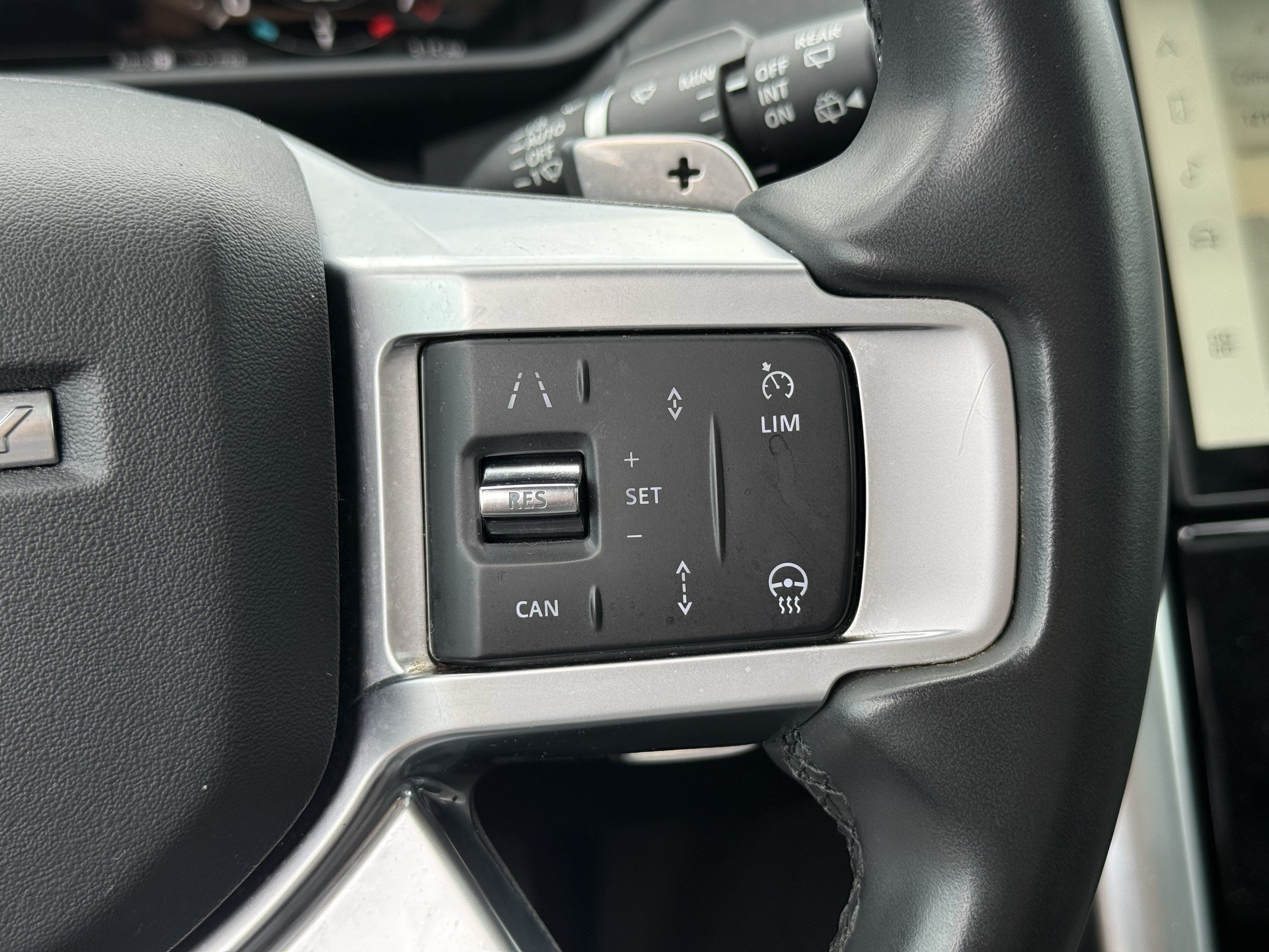 Used 2024 Land Rover Discovery S AWD/4WD image 17