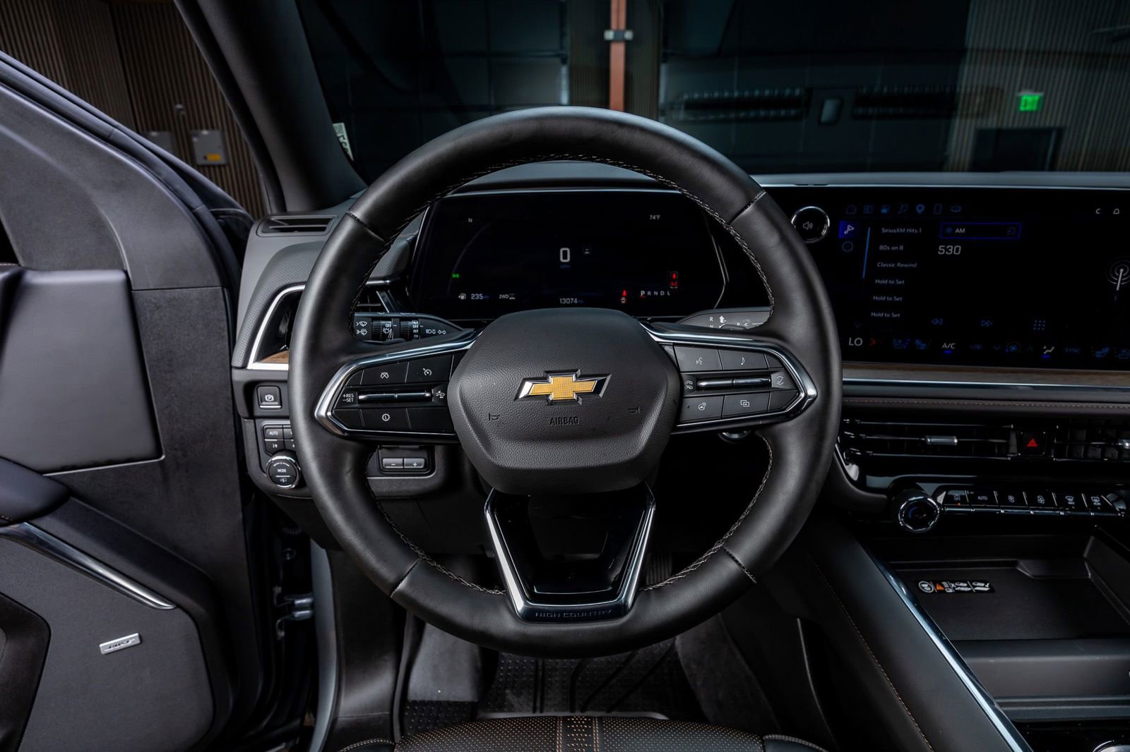Used 2025 Chevrolet Tahoe High Country AWD/4WD image 19